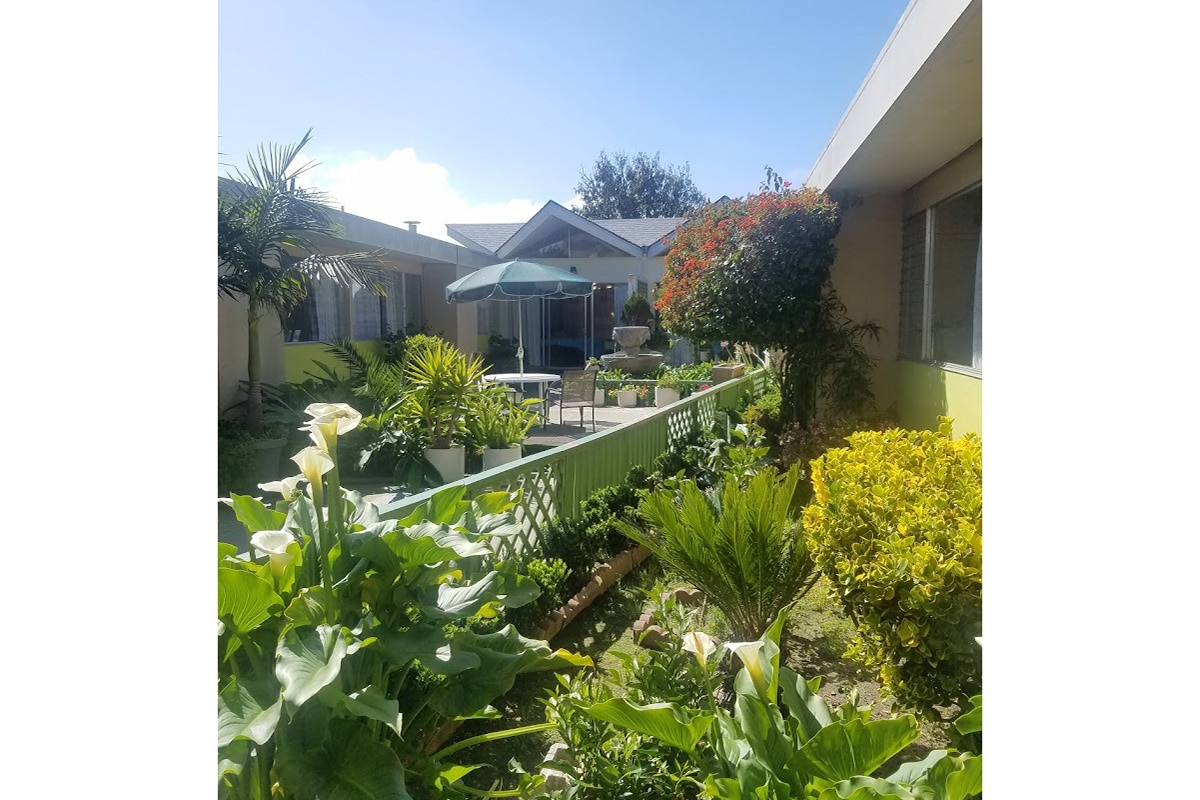 A courtyard and garden area at Central Gardens Post Acute