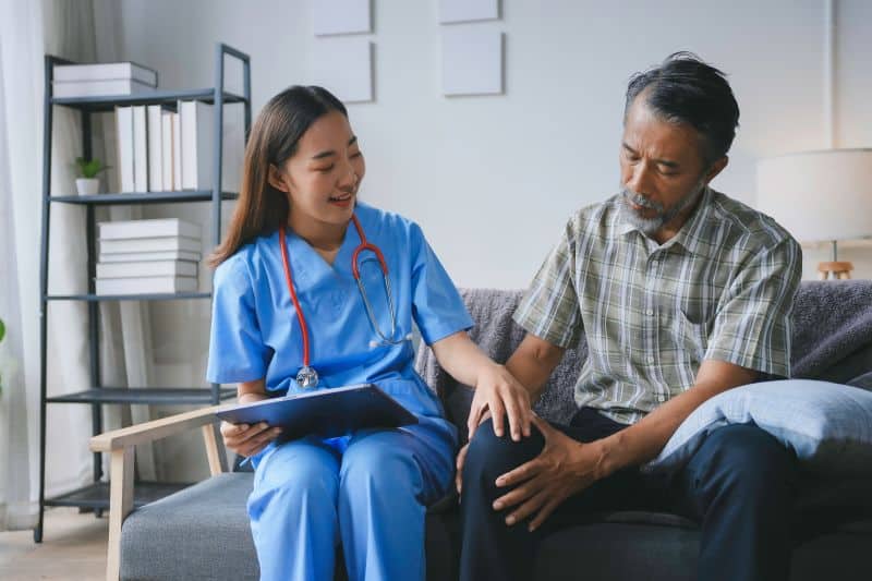 PACS-300x200-pain1 Nurse checking knee of patient